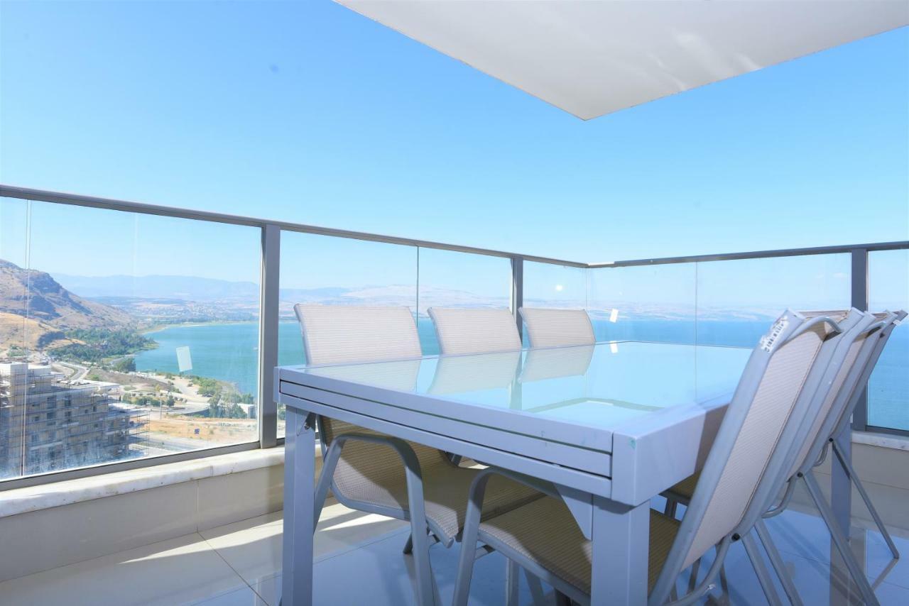Aristone Luxury Apartment Tiberias Bagian luar foto