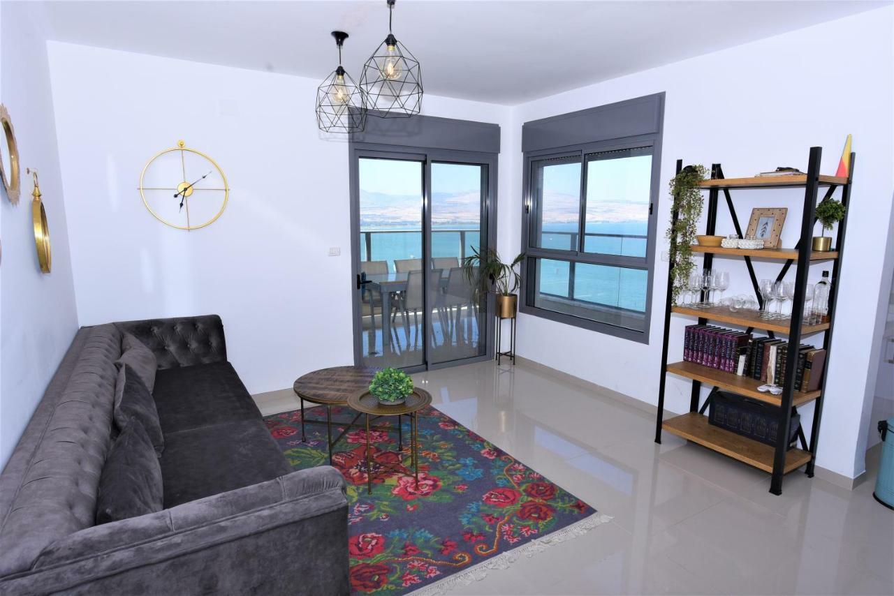 Aristone Luxury Apartment Tiberias Bagian luar foto